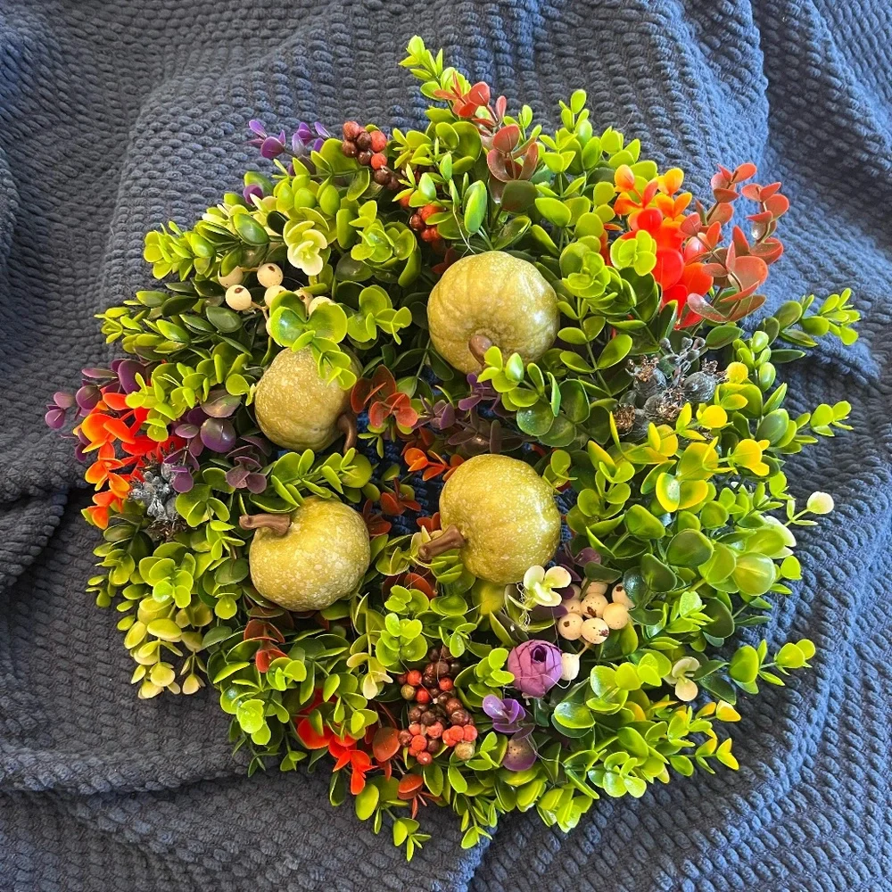 NWOT - Plastic 14 Inch Indoor/Outdoor Wreath - Beautiful Colors